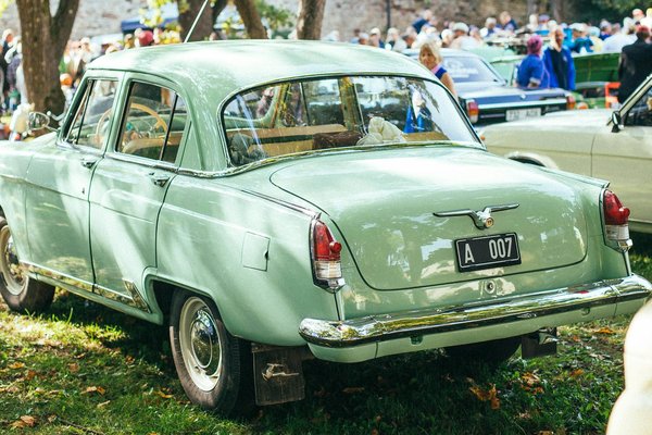 Esthéticienne vs cosmetologue : Quelle est la différence ?