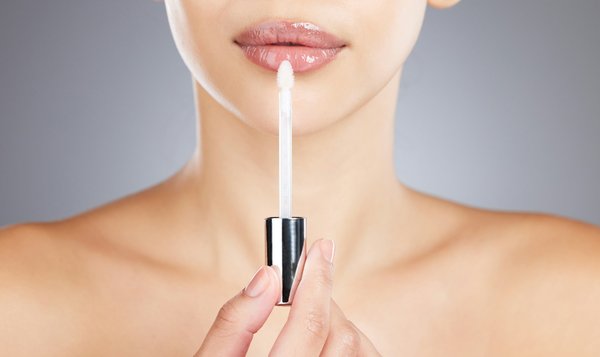 Découvrez le gloss à lèvres : éclat et soin réunis !