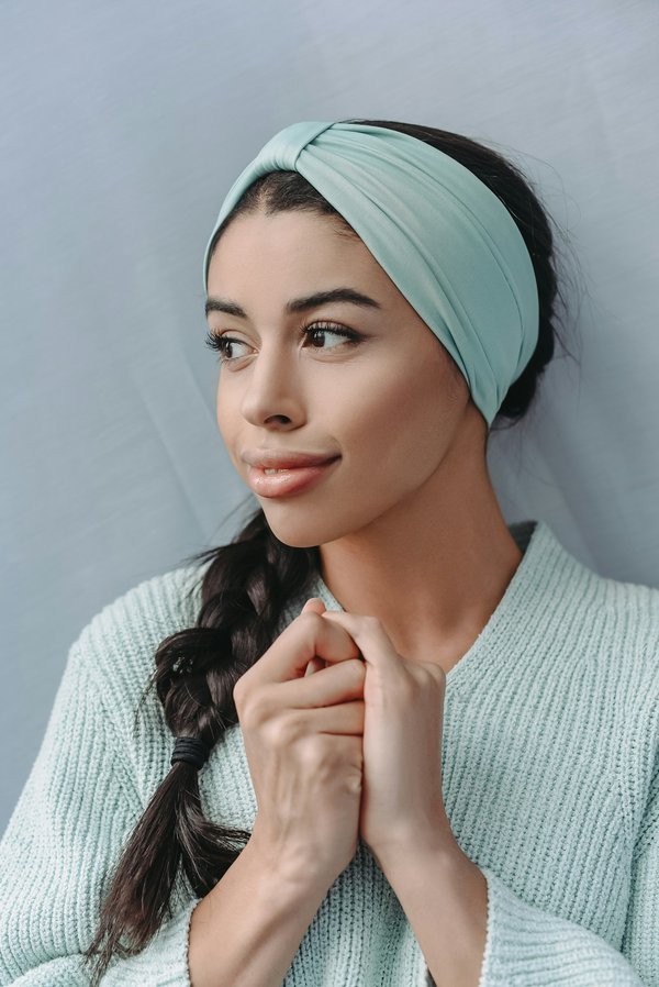Bandeau cheveux : l'accessoire idéal pour un look chic(et)